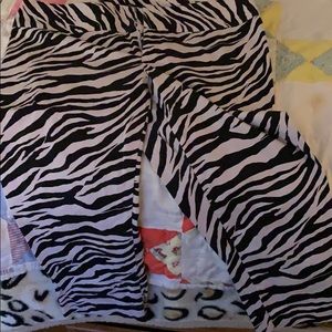 Black and white zebra print cropped pants
